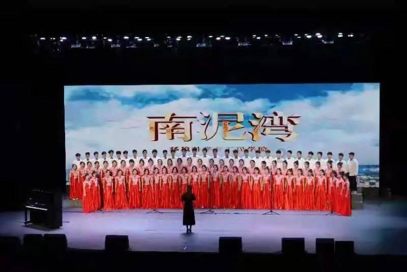 一面锦旗背后的暖心故事,临沂瑞和物业用心守护每一位业主
